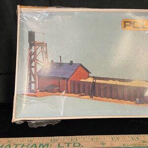 VintagePola HO Sanding Plant Model Kit#816-Unopened